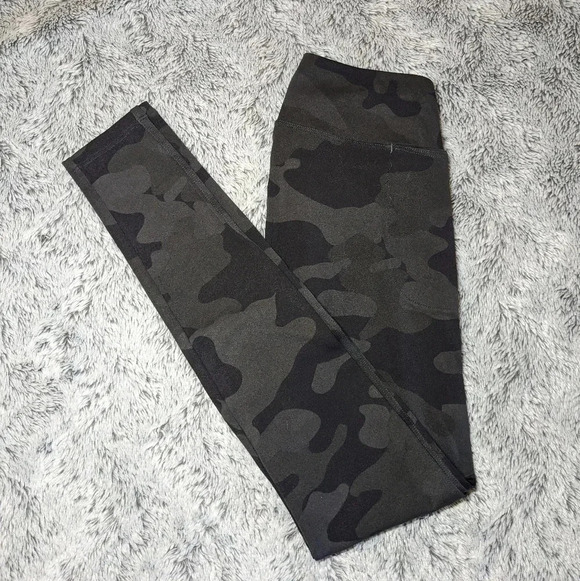 NEW American Giant Black Gray Camo Leggings Size 2 Pocket Power Legging - Picture 2 of 5